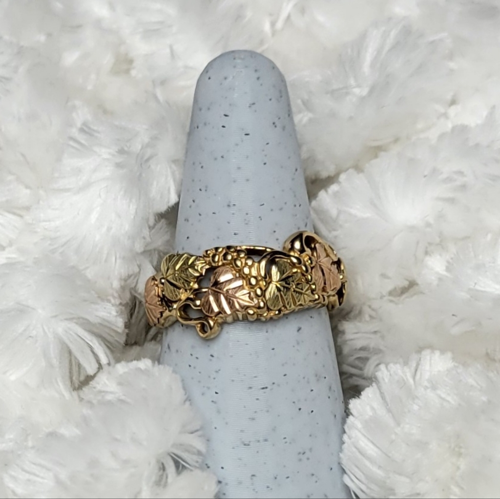 Gorgeous Black Hills Gold Grape & Leaf Ring - Women Jewelry